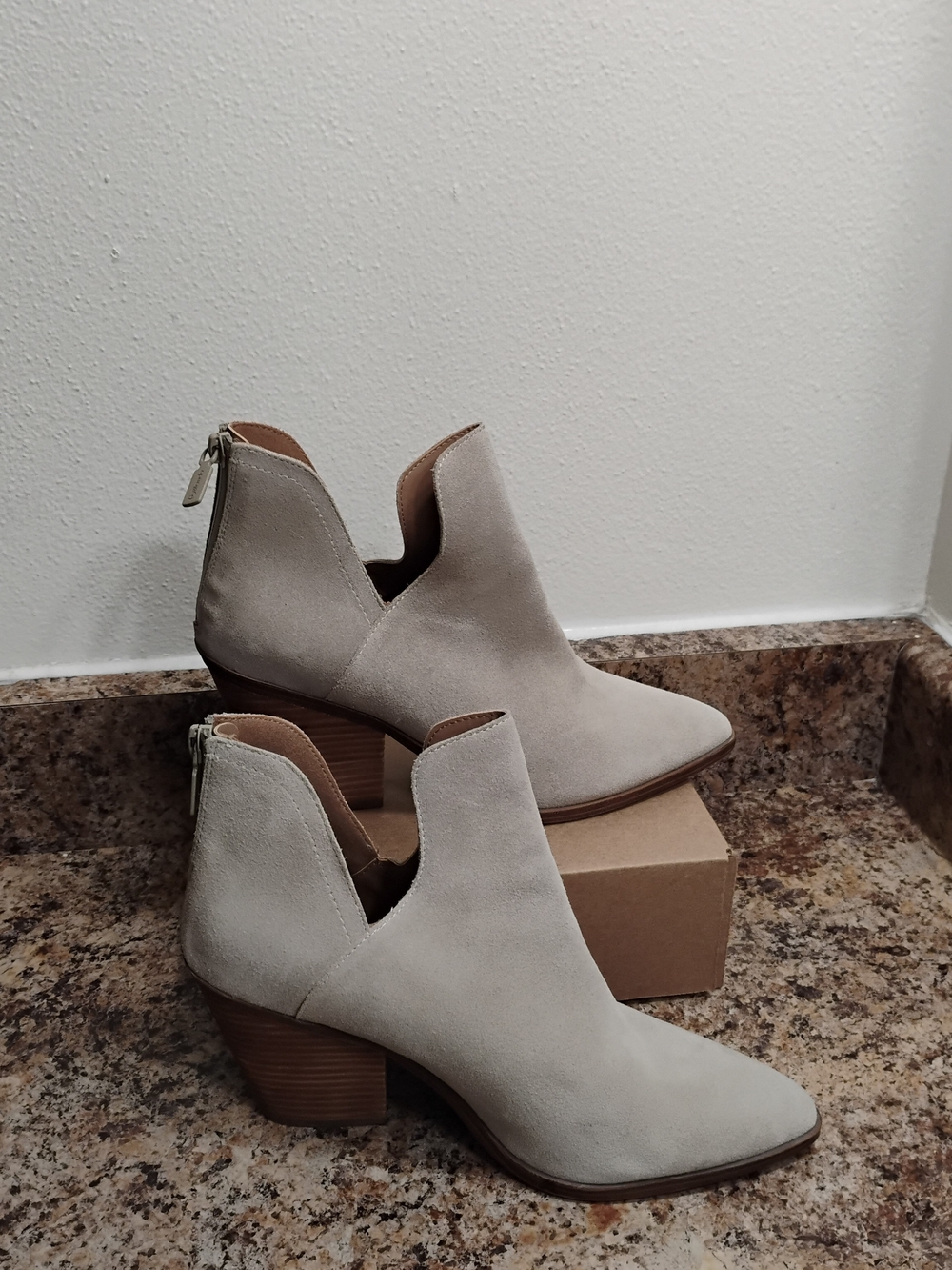 Blondo Neda Waterp Light Taupe Suede V-Cut Ankle Booties with Stacked Heel 9.5